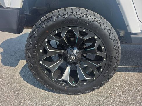 Used 2015 Jeep Wrangler Unlimited Sahara AWD/4WD image 21