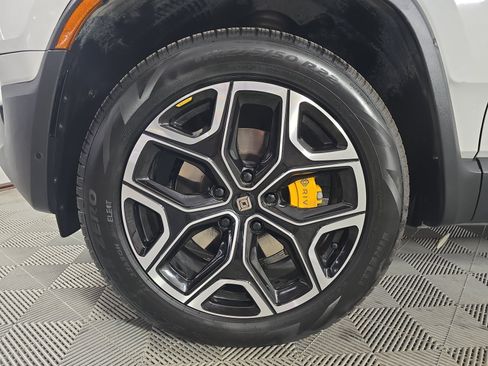 Used 2024 Rivian R1S Adventure AWD/4WD image 9