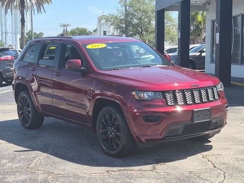 Used 2017 Jeep Grand Cherokee Altitude AWD/4WD image 3