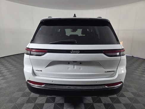 Used 2023 Jeep Grand Cherokee Laredo AWD/4WD image 6