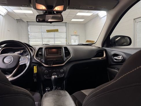 Used 2016 Jeep Cherokee Altitude w/ Cold Weather Group image 22