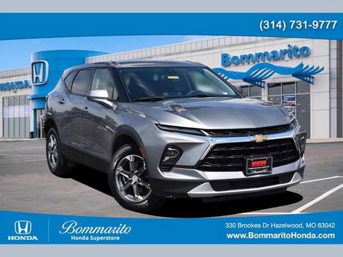 Used 2025 Chevrolet Blazer LT AWD/4WD image 1