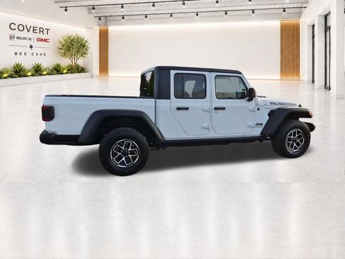 Used 2024 Jeep Gladiator Rubicon w/ Technology Group AWD/4WD image 15