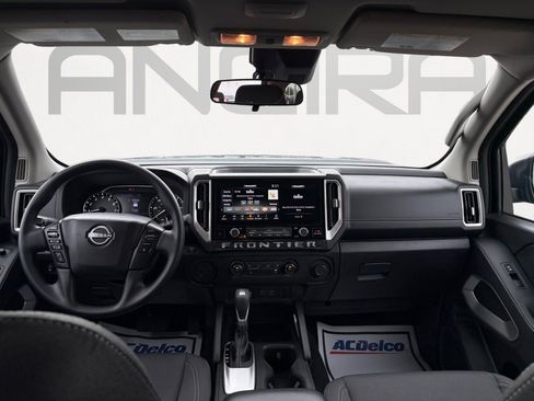 Used 2025 Nissan Frontier SV RWD image 3