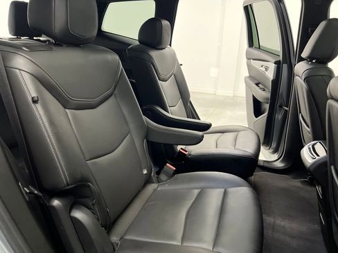 Used 2025 Cadillac XT6 Premium Luxury image 19