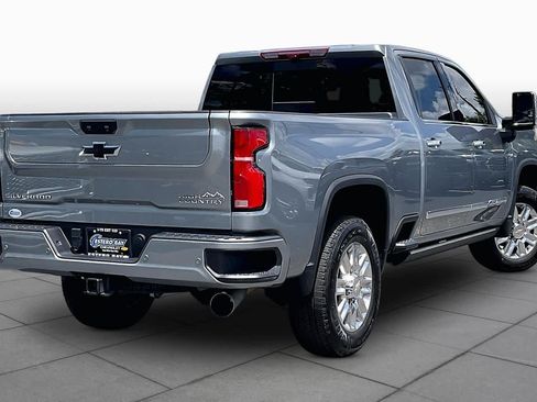 Used 2025 Chevrolet Silverado 2500 High Country w/ Technology Package AWD/4WD image 13