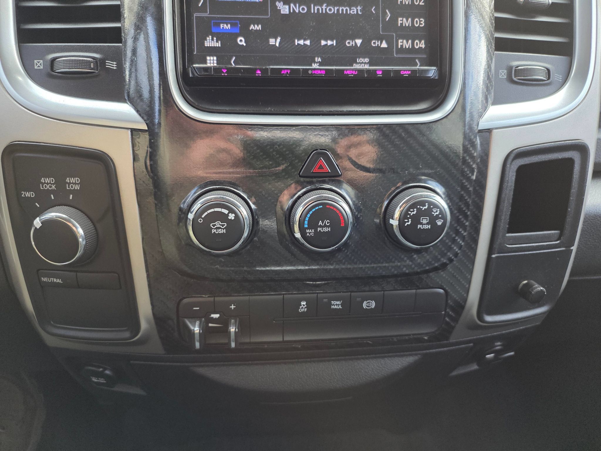 Used 2017 RAM 2500 SLT AWD/4WD image 19