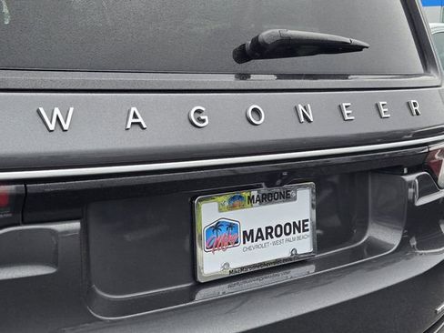 Used 2023 Jeep Wagoneer L Series II image 9