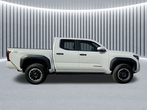 Used 2025 Toyota Tacoma TRD Off-Road image 6