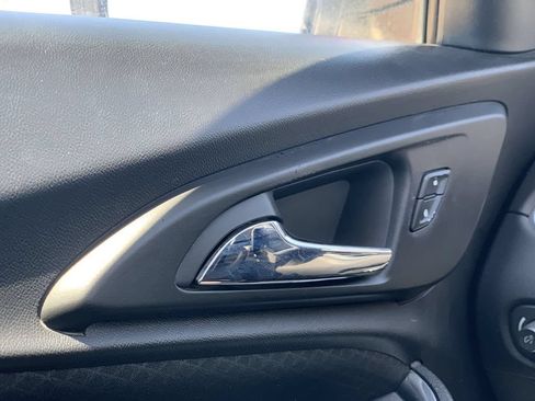 Used 2016 Chevrolet Malibu LT FWD image 17