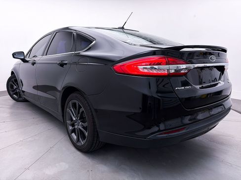 Used 2018 Ford Fusion SE w/ Equipment Group 201A image 2