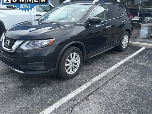 Used 2017 Nissan Rogue SV w/ SV Premium Package FWD image 1
