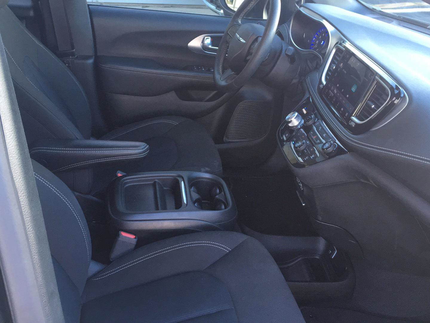 Used 2023 Chrysler Pacifica Touring FWD image 34