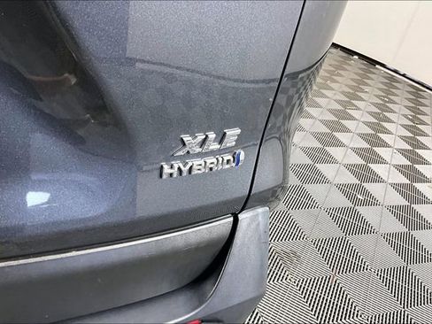 Used 2022 Toyota RAV4 XLE Premium image 23