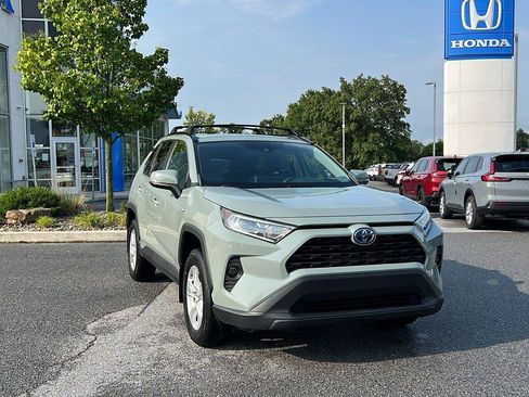 Used 2020 Toyota RAV4 XLE w/ Convenience Package AWD/4WD image 1