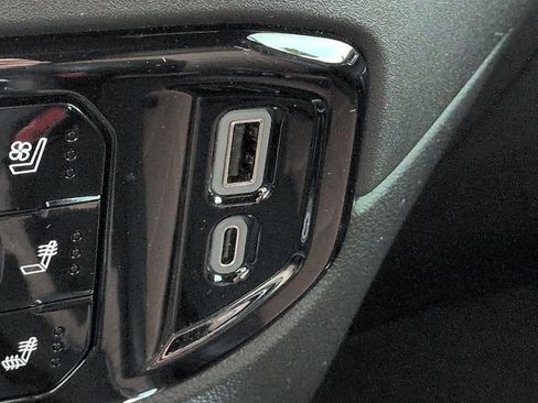 Used 2024 Chevrolet Silverado 2500 High Country w/ Technology Package image 23