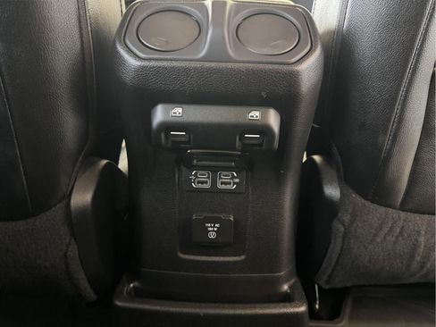 Used 2018 Jeep Wrangler Unlimited Sahara AWD/4WD image 31