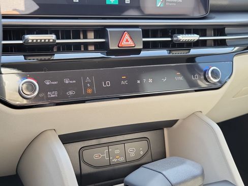 New 2026 Kia Sportage EX FWD image 32