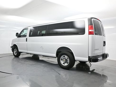 Used 2025 Chevrolet Express 3500 LT w/ LT Preferred Equipment Group RWD image 5