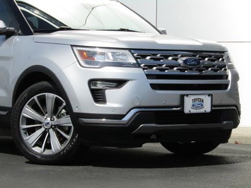 Used 2018 Ford Explorer Limited w/ Equipment Group 301A image 6