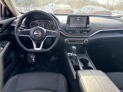 Used 2025 Nissan Altima 2.5 SV image 15