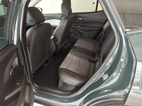 Used 2025 Chevrolet Trax LT FWD image 36