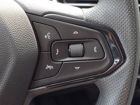 Used 2025 Chevrolet Trax LT FWD image 9