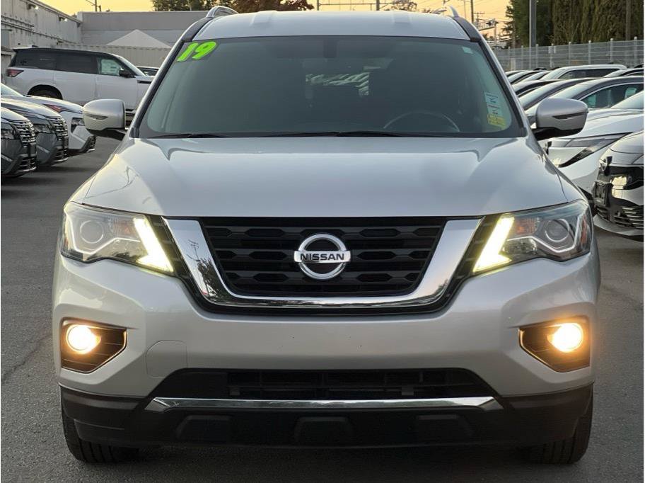 Used 2019 Nissan Pathfinder SV w/ SV Tech Package AWD/4WD image 2