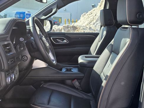 Used 2023 GMC Yukon SLT w/ SLT Premium Package image 13