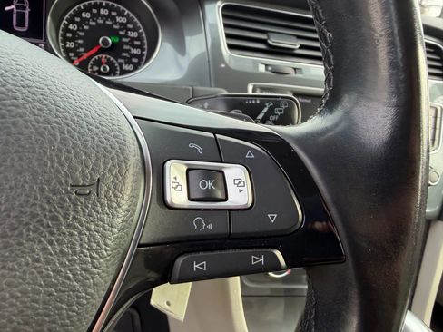 Used 2017 Volkswagen Golf Alltrack S image 32