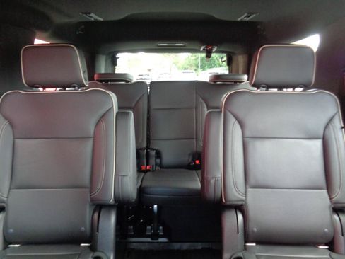 Used 2021 Chevrolet Tahoe Premier w/ Premium Package AWD/4WD image 9