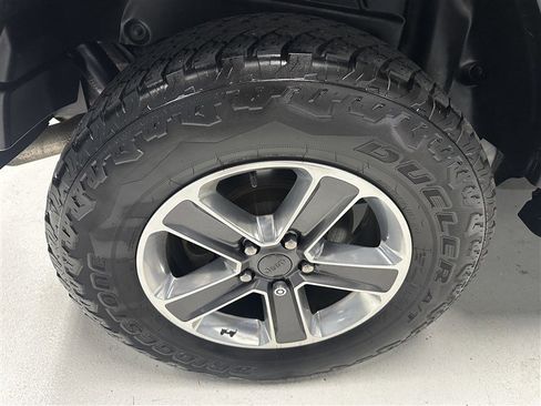 Used 2020 Jeep Wrangler Unlimited Sahara AWD/4WD image 13