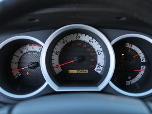 Used 2014 Toyota Tacoma PreRunner image 18