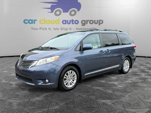 Used 2013 Toyota Sienna XLE FWD image 1