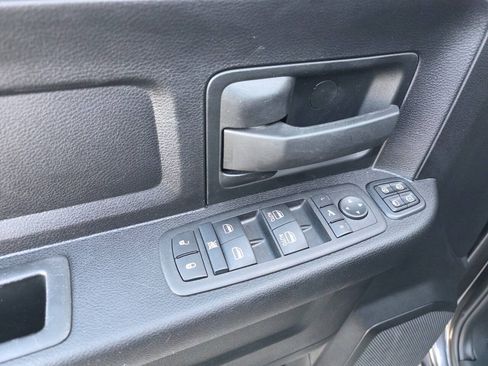 Used 2024 RAM 2500 Tradesman w/ Chrome Appearance Group AWD/4WD image 11