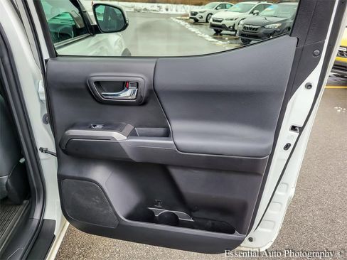 Used 2023 Toyota Tacoma TRD Off-Road w/ TRD Premium Off Road Package image 31