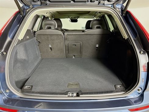 Used 2025 Volvo XC60 B5 Core w/ Climate Package PRO image 26