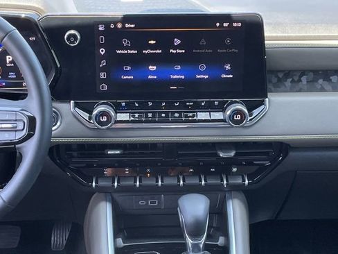 Used 2025 Chevrolet Colorado ZR2 w/ Technology Package AWD/4WD image 16