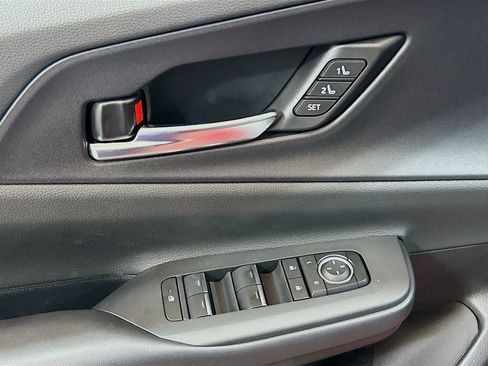 New 2026 Toyota Prius Plug-In Hybrid FWD image 15
