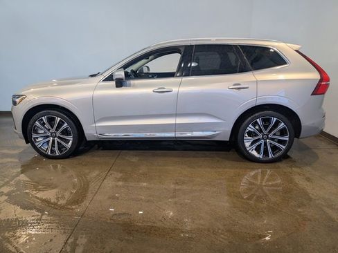 Used 2023 Volvo XC60 B5 Ultimate w/ Climate Package image 3
