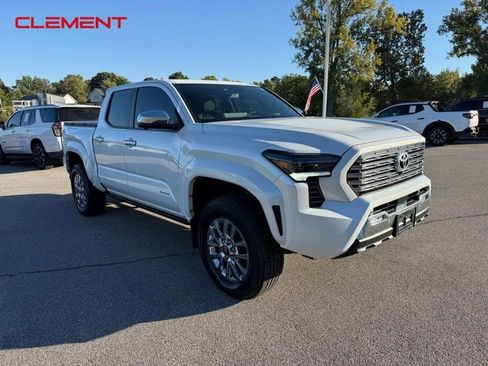 Used 2025 Toyota Tacoma Limited image 9
