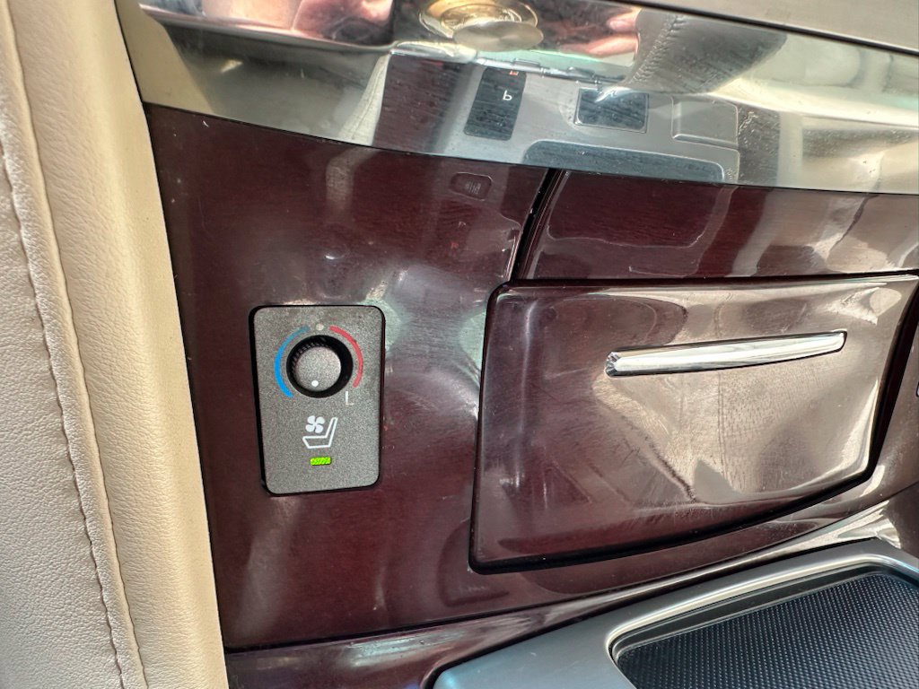 Used 2013 Lexus LX 570 4WD image 23