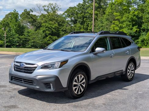 Used 2022 Subaru Outback Premium AWD/4WD image 5