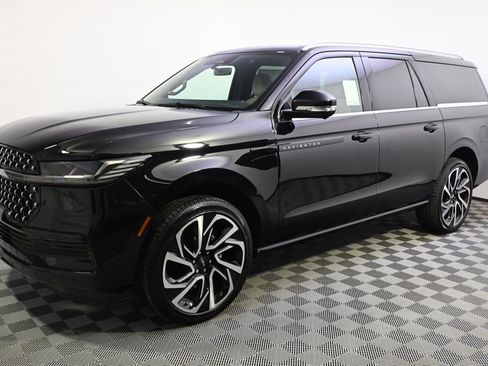 New 2026 Lincoln Navigator L Black Label AWD/4WD image 2