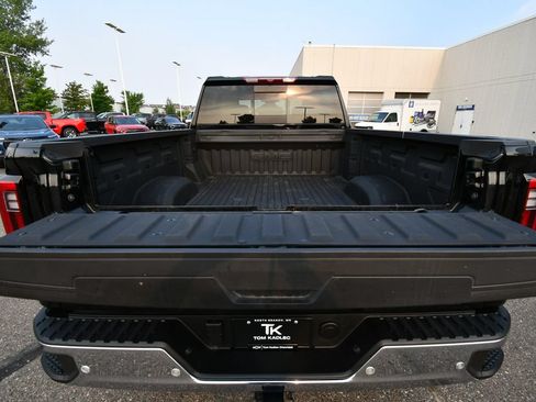 Used 2025 GMC Sierra 3500 SLT w/ SLT Premium Package AWD/4WD image 8