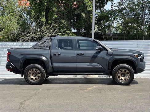 Used 2024 Toyota Tacoma 4x4 Double Cab Hybrid image 9