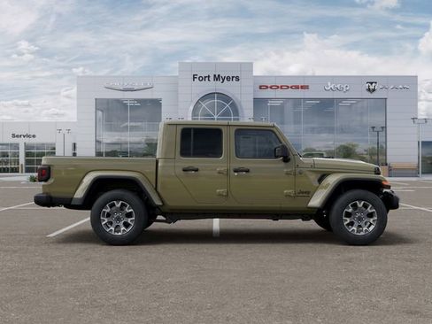 New 2026 Jeep Gladiator Sahara image 21