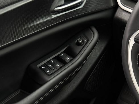 Used 2023 Jeep Grand Cherokee Altitude AWD/4WD image 28