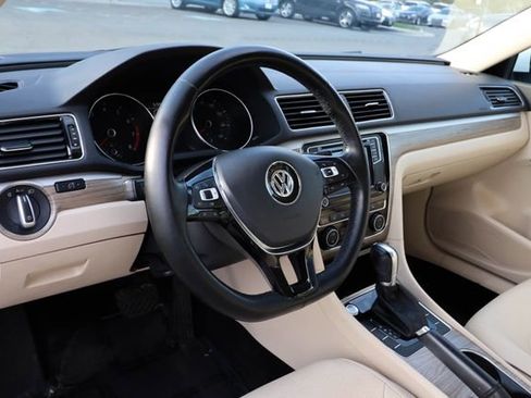 Used 2017 Volkswagen Passat 1.8T SE image 30