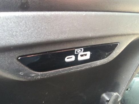 Used 2023 Chrysler Pacifica Touring-L FWD image 20